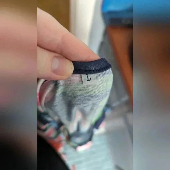 Ruffle Short Sleeve Round Neck Tunic Flutter Sleeve Women's Shirt Size Large EUC - Picture 6 of 10